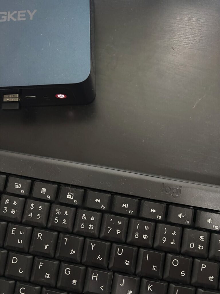 かぷちーがブログを書いているデスク環境